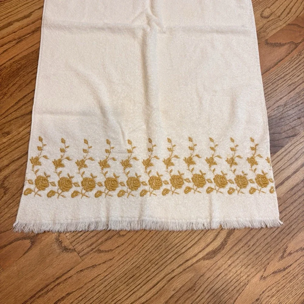 Vintage Dundee White Bath Towel Gold Rose Embroidery Fringe Hollywood Regency